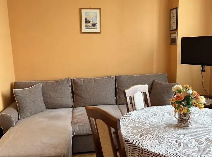 Apartament Geni *